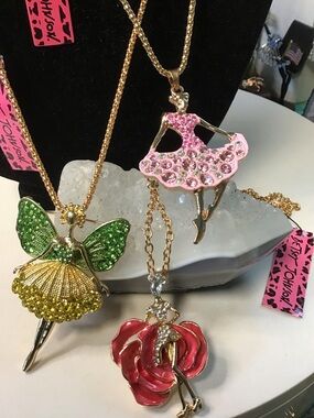 Reserved for @kelleylaughlin